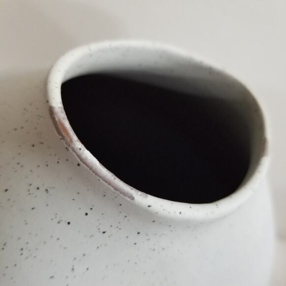 Textured terracotta vase made in Portugal about 22cm tall - Picture 12 of 14